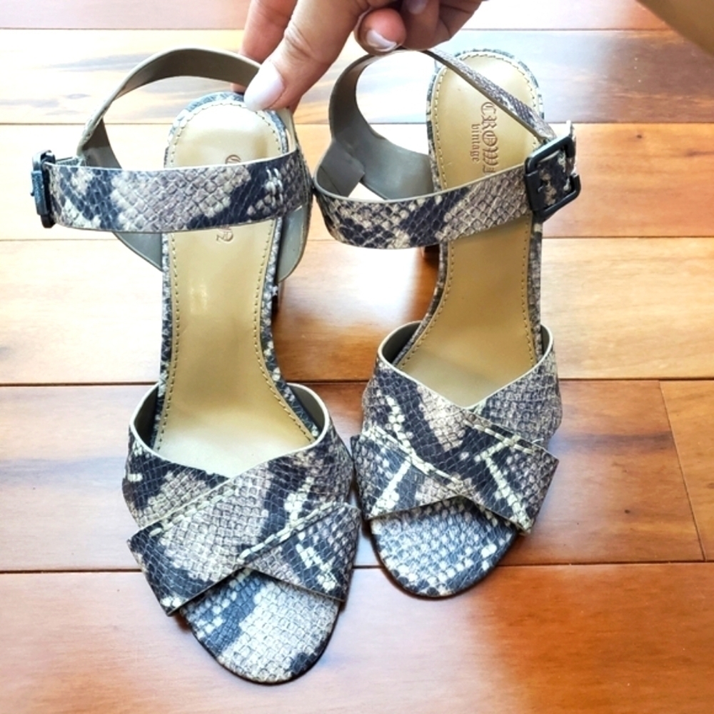 Crown Vintage snake skin Black And White Chunky sandals Size 7.5